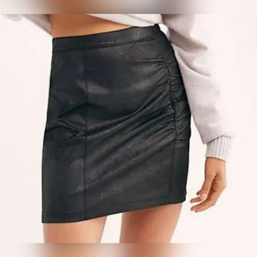 Free People Rumi Ruched Black Shimmery Mini Faux Leather Skirt Size Small
